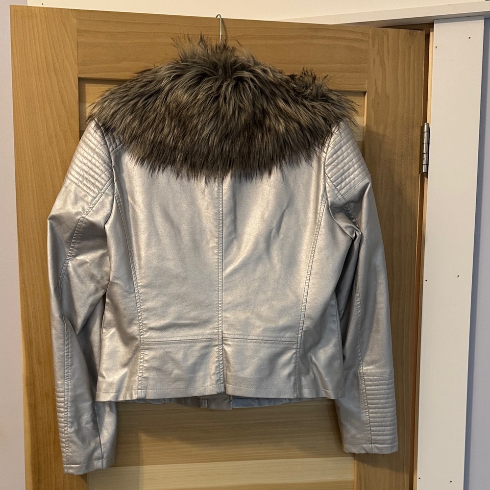 Anna Silver Leather Jacket with Faux Fur Collar - Picture 3 of 3